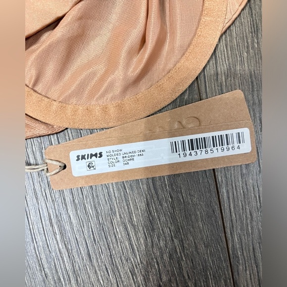 *NWT* SKIMS No-Show Molded Unlined Demi bra - Ochre - Picture 3 of 3